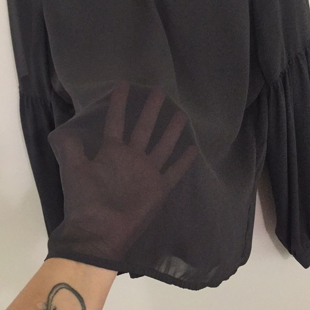 Express Top- Like New! Only Worn 2x! - image 4